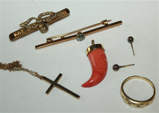 2 gold brooches, ring, pendant, earrings & cross